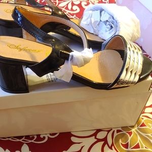 Women's sandal size 11 M Black and Silver